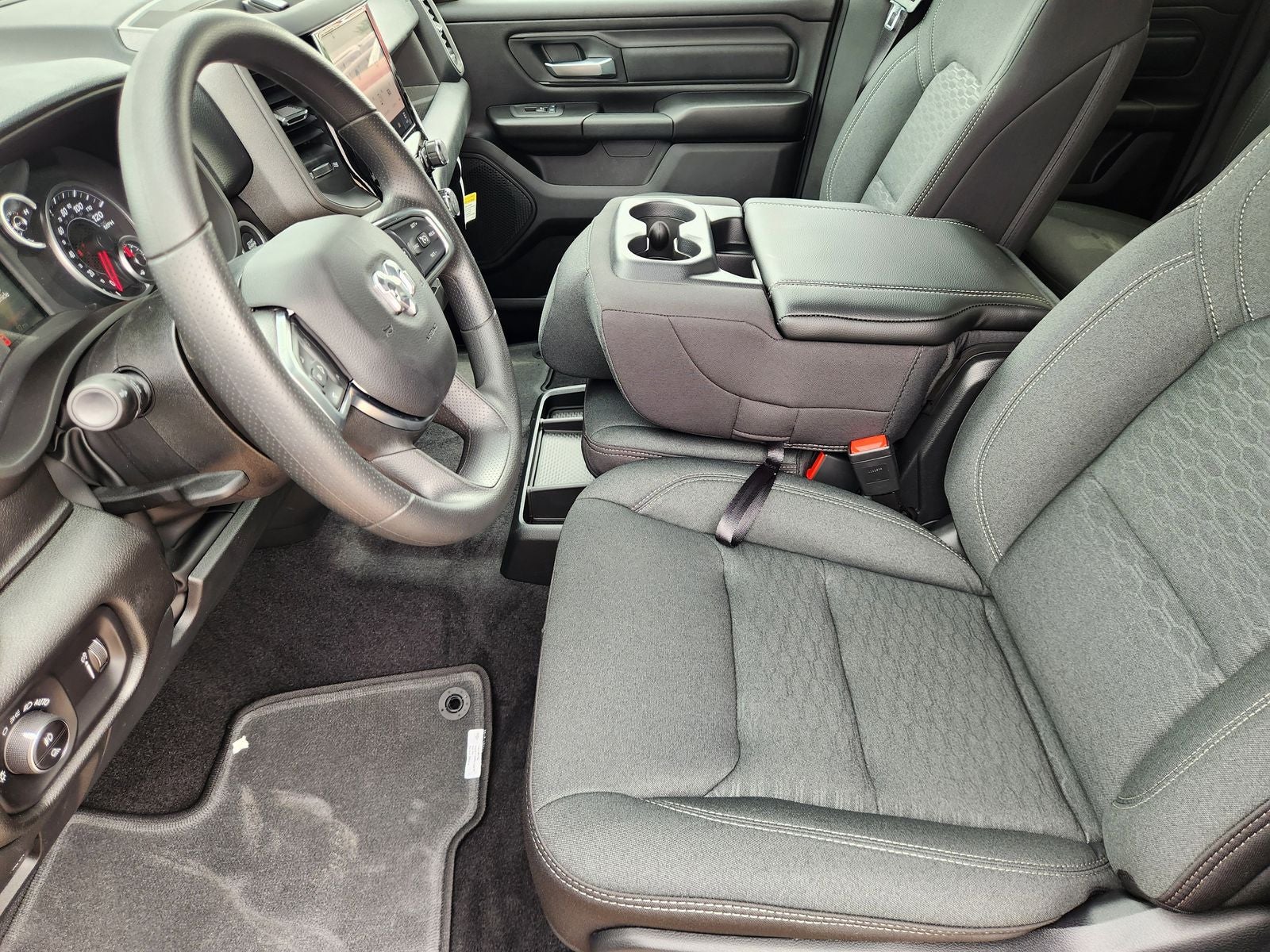 2026 RAM Ram 1500 RAM 1500 EXPRESS QUAD CAB 4X2 6'4' BOX