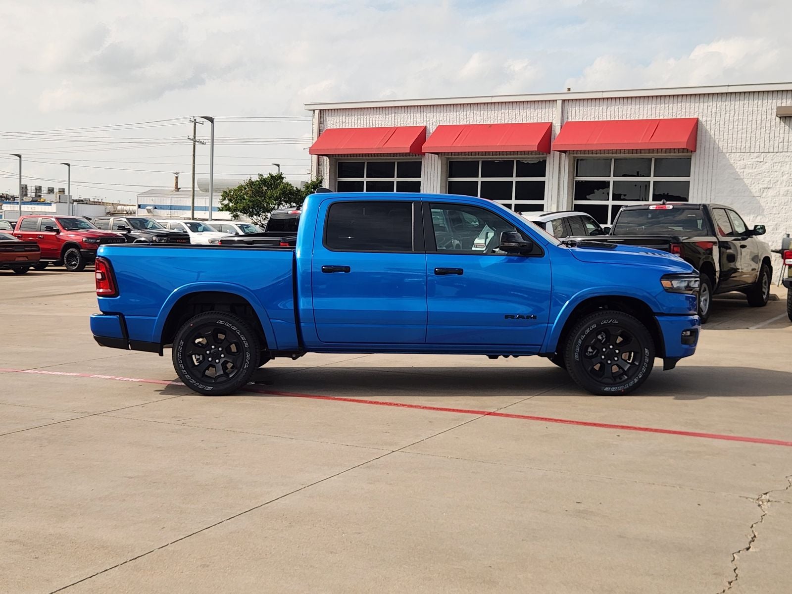 2026 RAM Ram 1500 RAM 1500 LONE STAR CREW CAB 4X4 5'7' BOX
