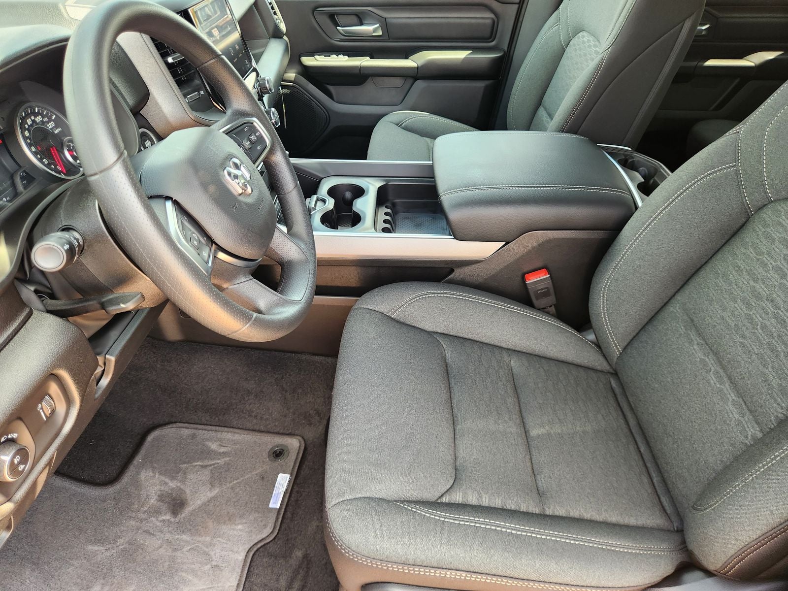 2027 RAM Ram 1500 RAM 1500 EXPRESS CREW CAB 4X4 5'7' BOX