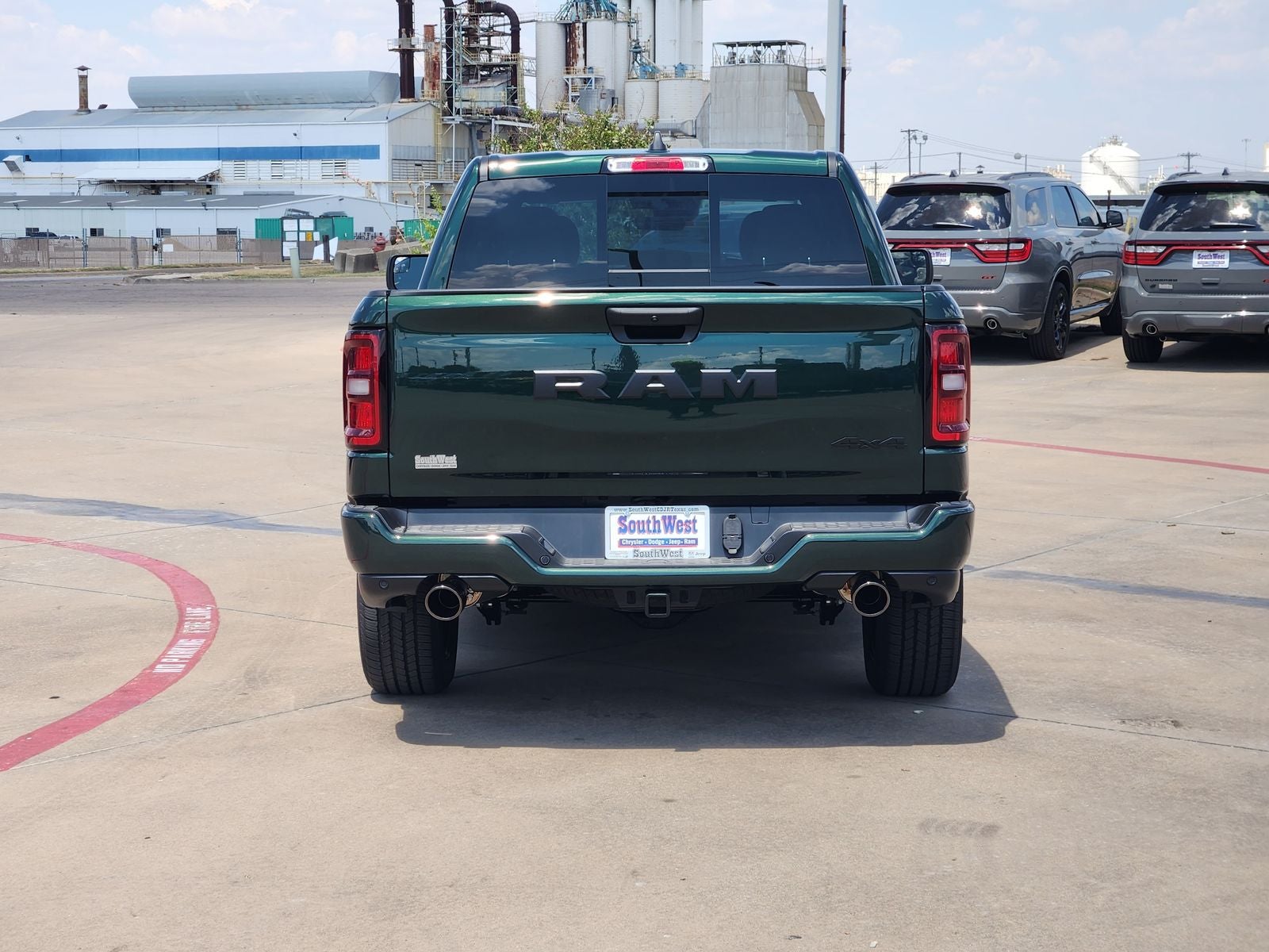 2027 RAM Ram 1500 RAM 1500 EXPRESS CREW CAB 4X4 5'7' BOX