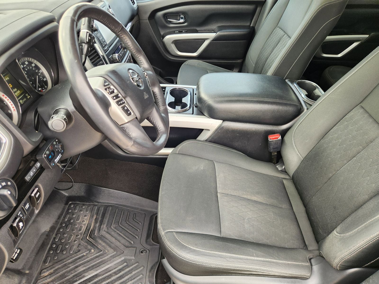 2018 Nissan TITAN SV