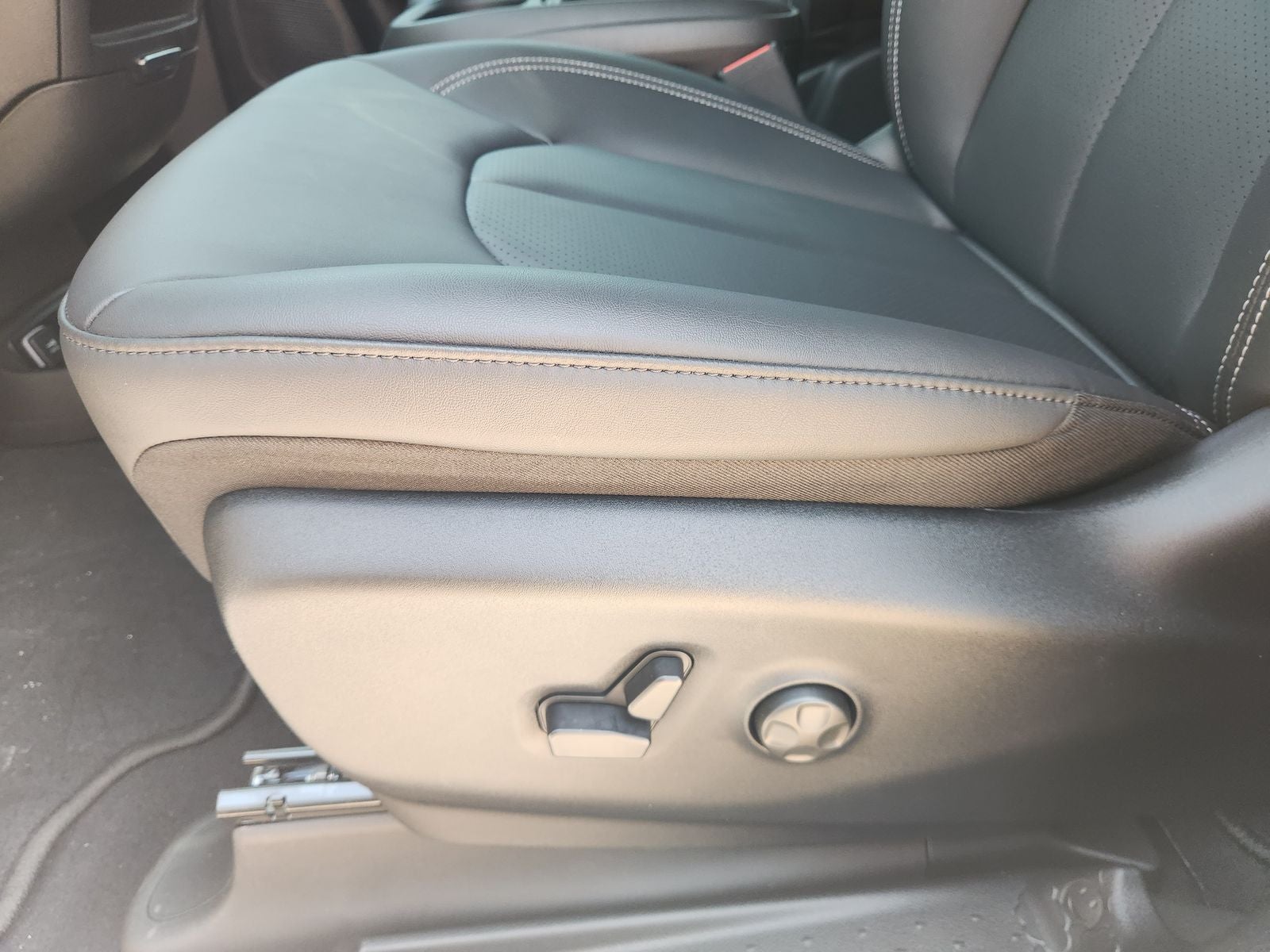 2027 Chrysler Pacifica PACIFICA SELECT