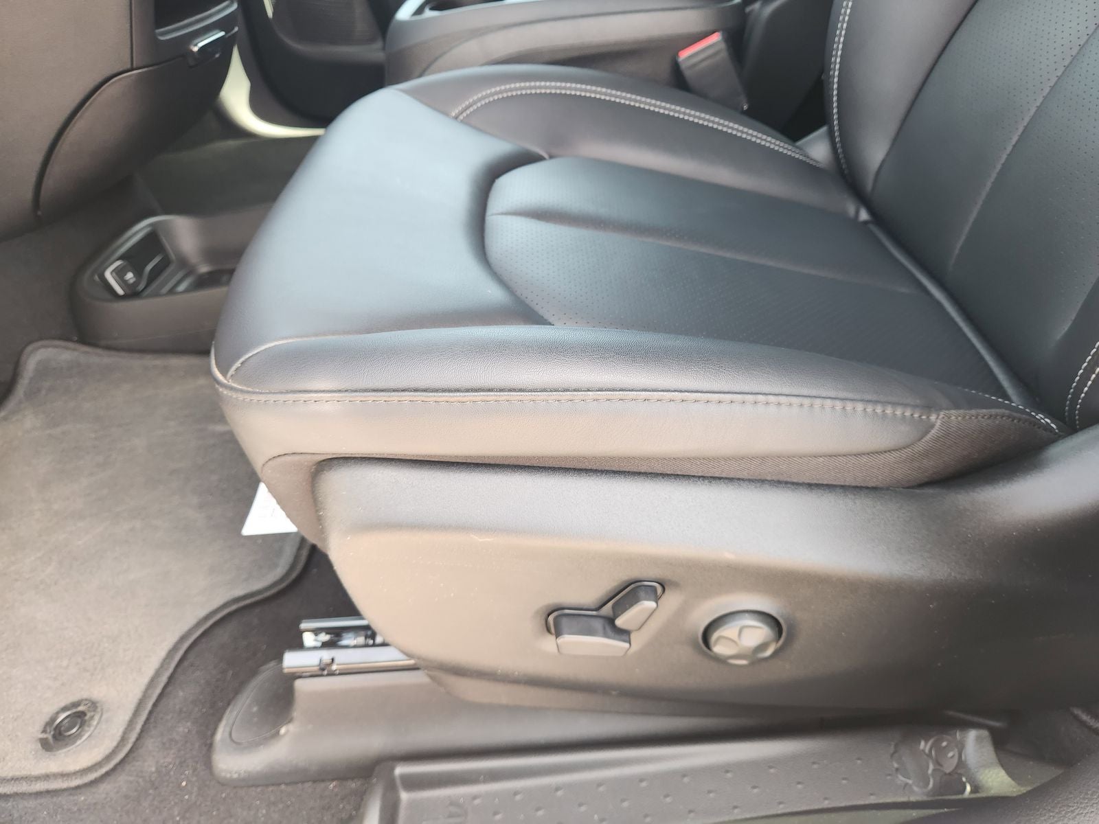 2026 Chrysler Voyager VOYAGER LX