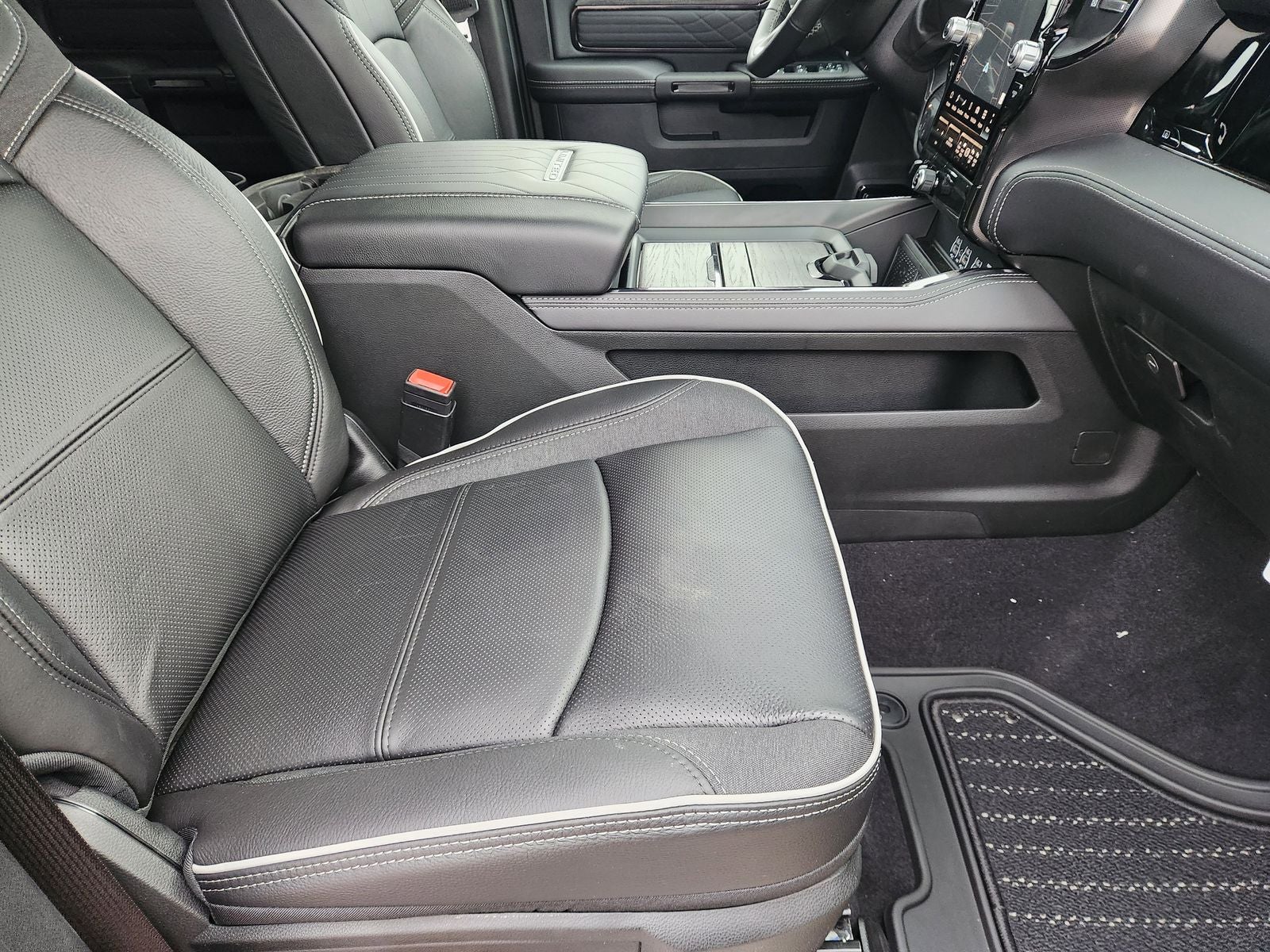 2026 RAM Ram 3500 RAM 3500 LIMITED MEGA CAB 4X4 6'4' BOX