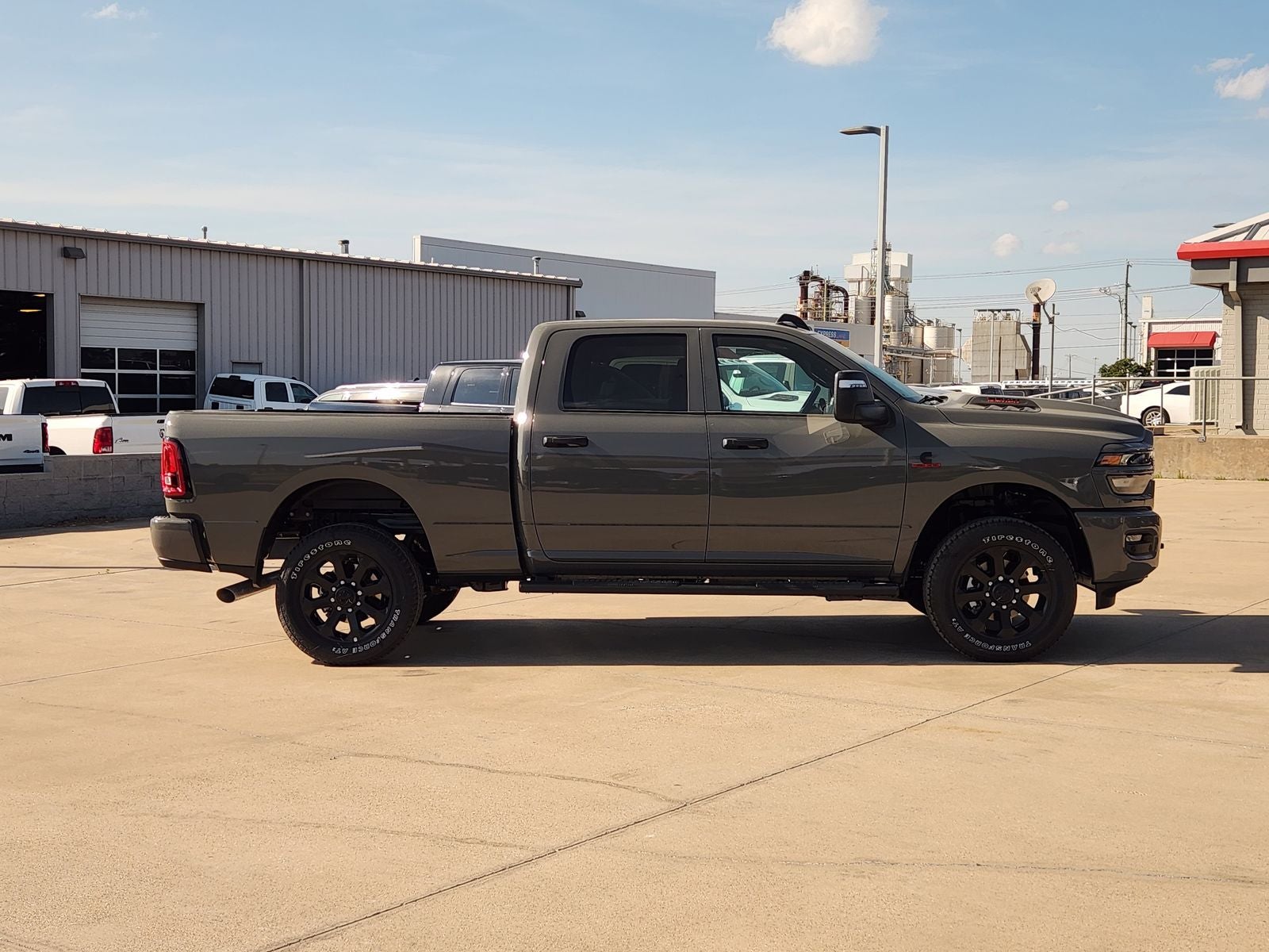 2026 RAM Ram 2500 RAM 2500 BLACK EXPRESS CREW CAB 4X4 6'4' BOX