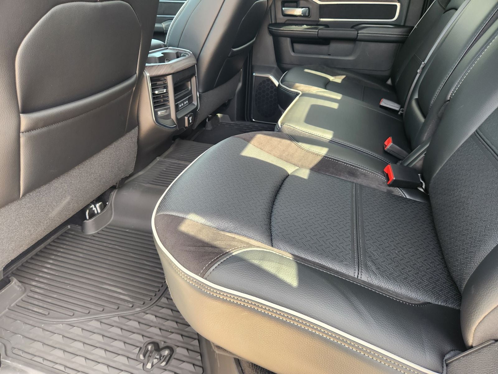 2026 RAM Ram 3500 RAM 3500 LARAMIE CREW CAB 4X4 8' BOX