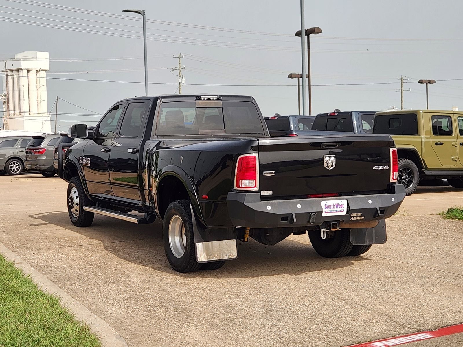 2017 RAM Ram 3500 Laramie Crew Cab 4x4 8' Box