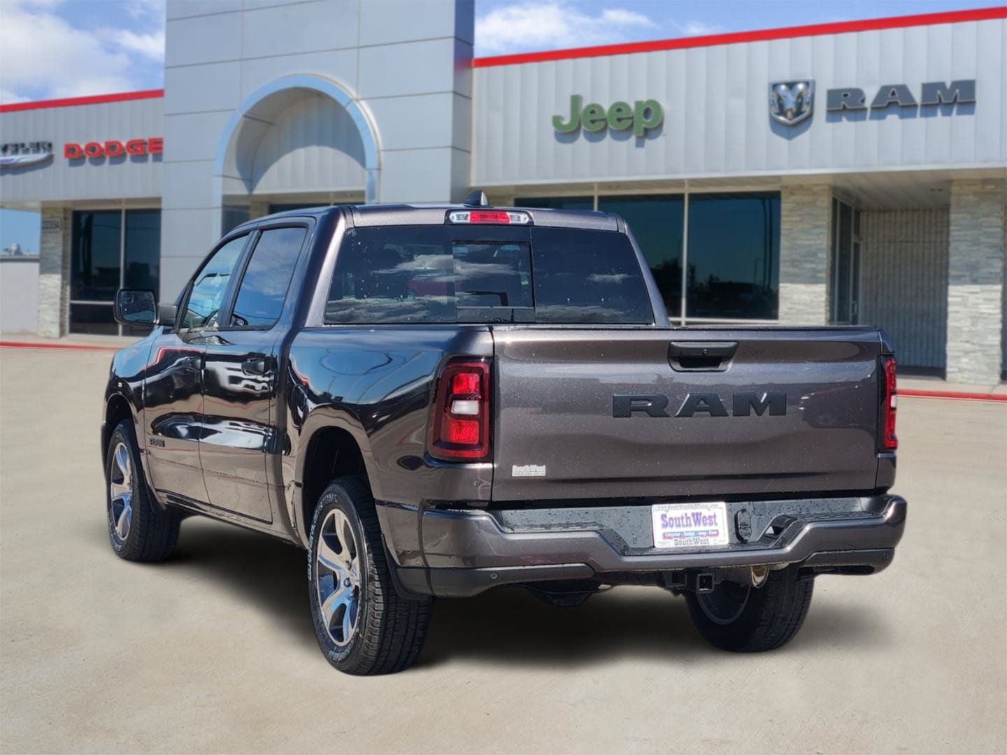 2026 RAM Ram 1500 RAM 1500 EXPRESS CREW CAB 4X2 5'7' BOX