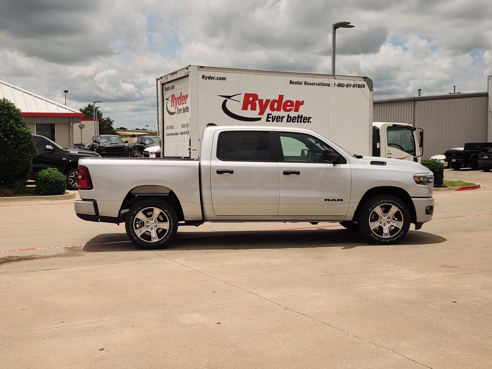 2026 RAM Ram 1500 RAM 1500 EXPRESS CREW CAB 4X2 5'7' BOX