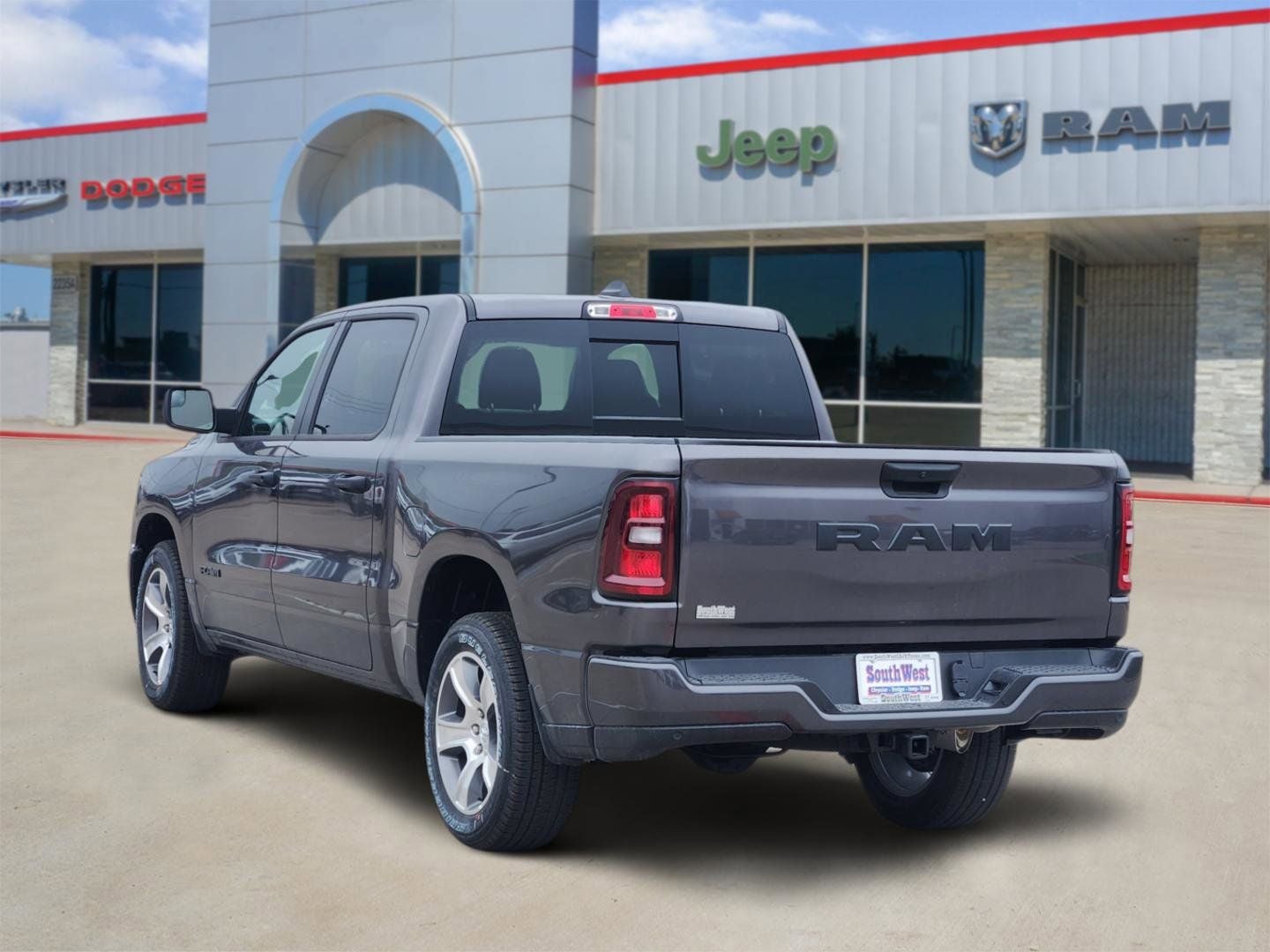 2026 RAM Ram 1500 RAM 1500 EXPRESS CREW CAB 4X2 5'7' BOX