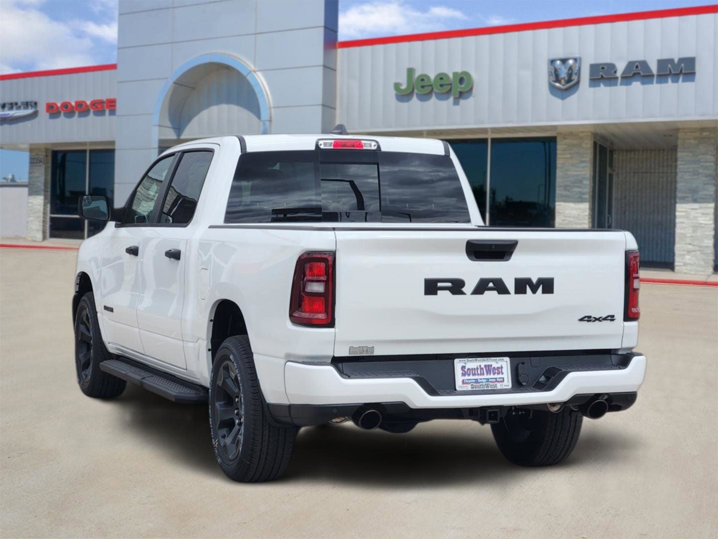 2026 RAM Ram 1500 RAM 1500 EXPRESS CREW CAB 4X4 5'7' BOX