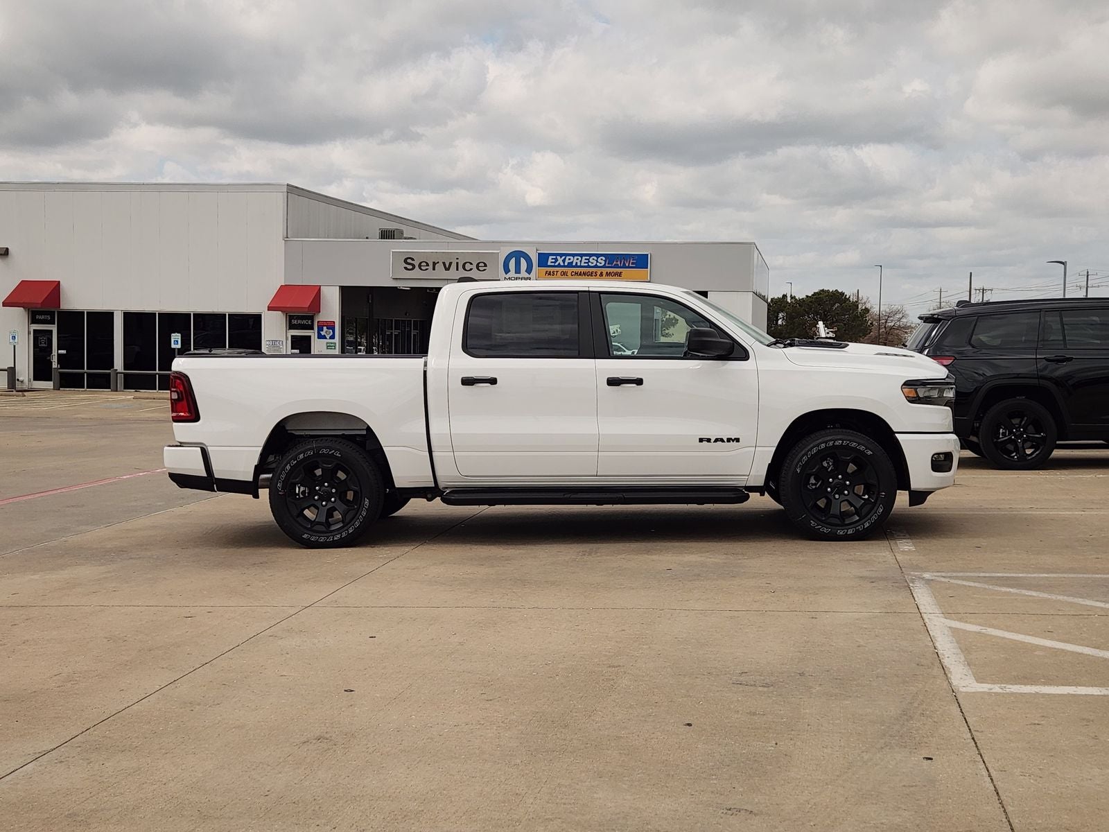 2026 RAM Ram 1500 RAM 1500 EXPRESS CREW CAB 4X4 5'7' BOX