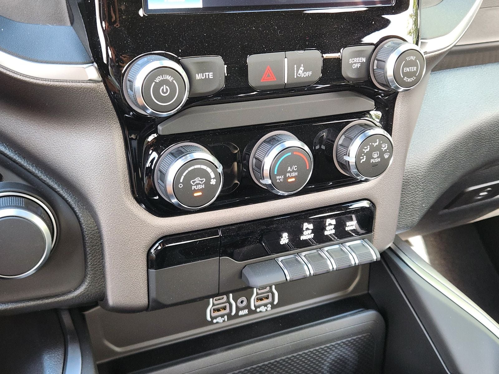 2026 RAM Ram 1500 RAM 1500 EXPRESS CREW CAB 4X4 5'7' BOX