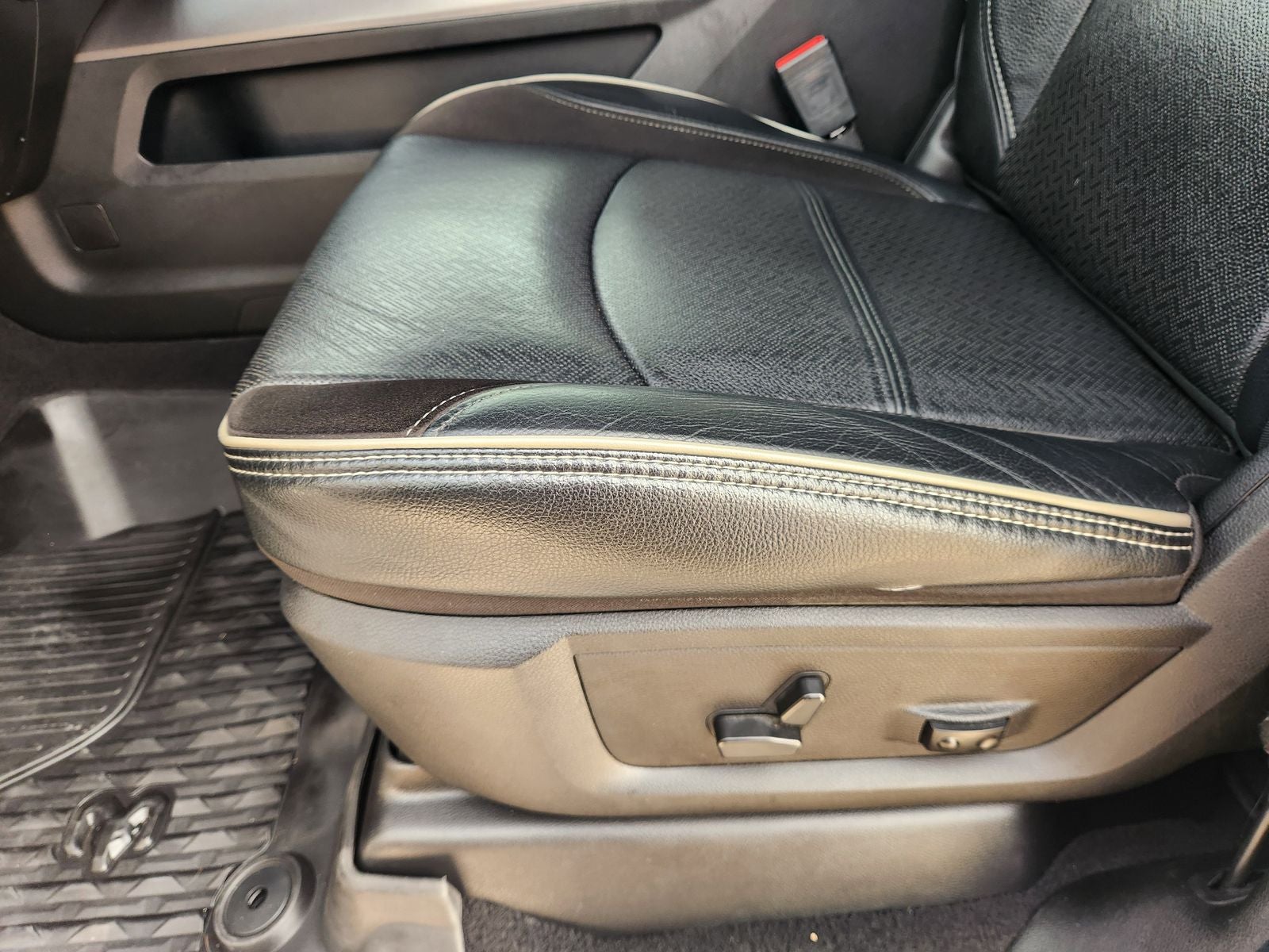 2022 RAM Ram 2500 Laramie Mega Cab 4x4 6'4' Box