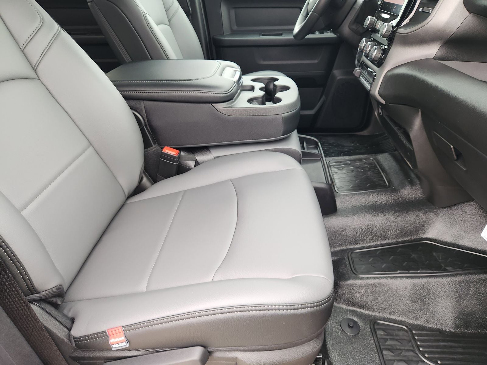 2026 RAM Ram 5500 Chassis Cab RAM 5500 TRADESMAN CHASSIS CREW CAB 4X4 60' CA