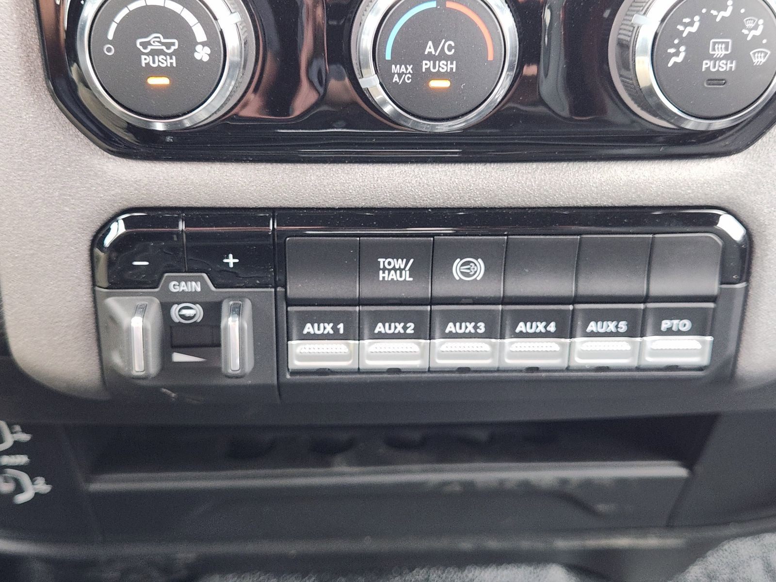 2026 RAM Ram 5500 Chassis Cab RAM 5500 TRADESMAN CHASSIS CREW CAB 4X4 60' CA