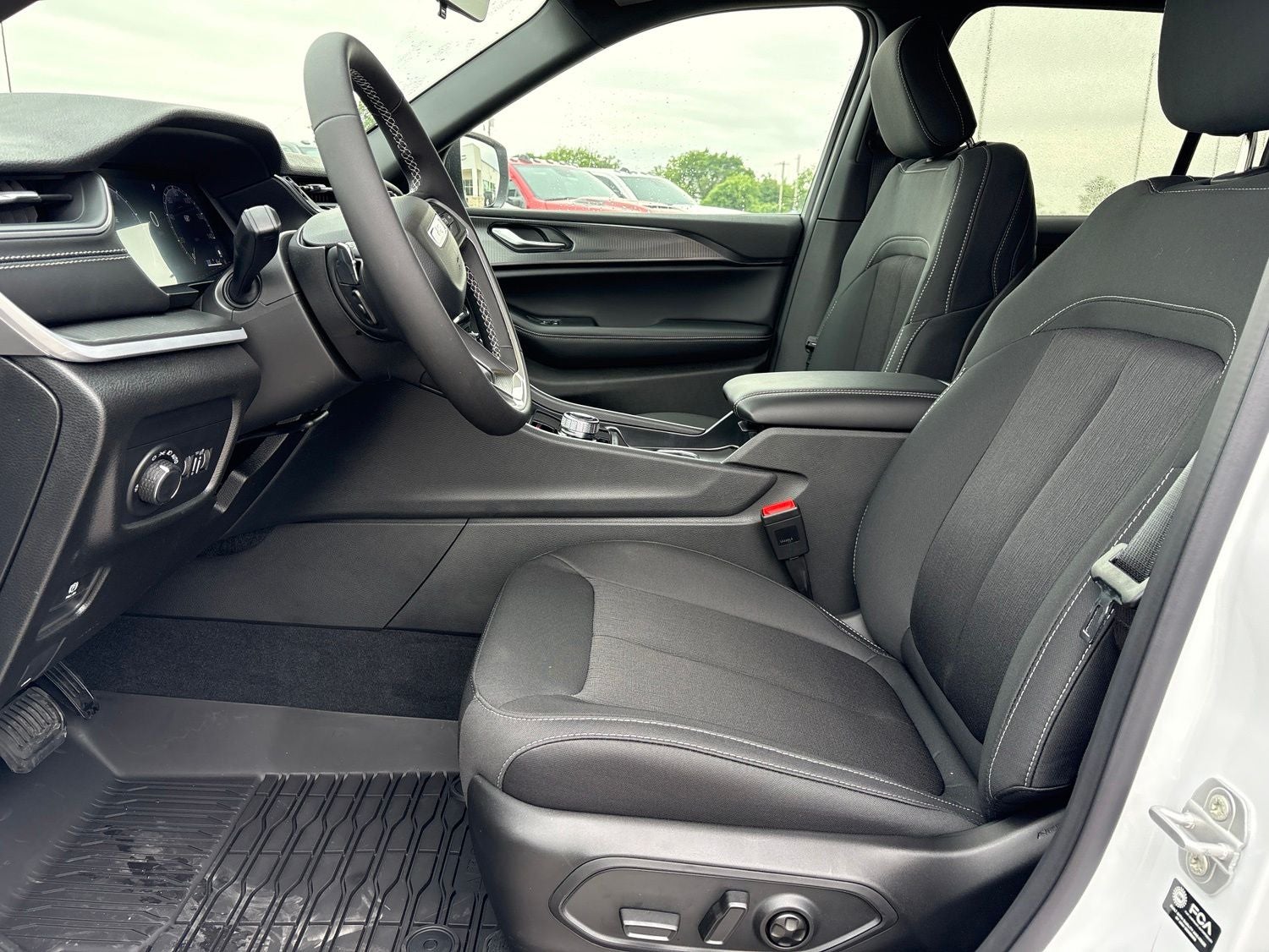 2026 Jeep Grand Cherokee GRAND CHEROKEE LAREDO 4X2