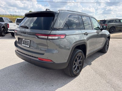 2027 Jeep Grand Cherokee Laredo Altitude