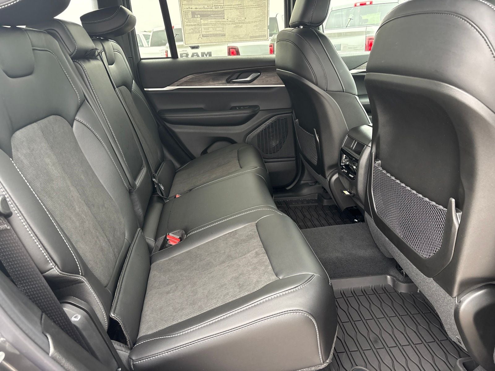 2026 Jeep Grand Cherokee GRAND CHEROKEE LAREDO ALTITUDE 4X2