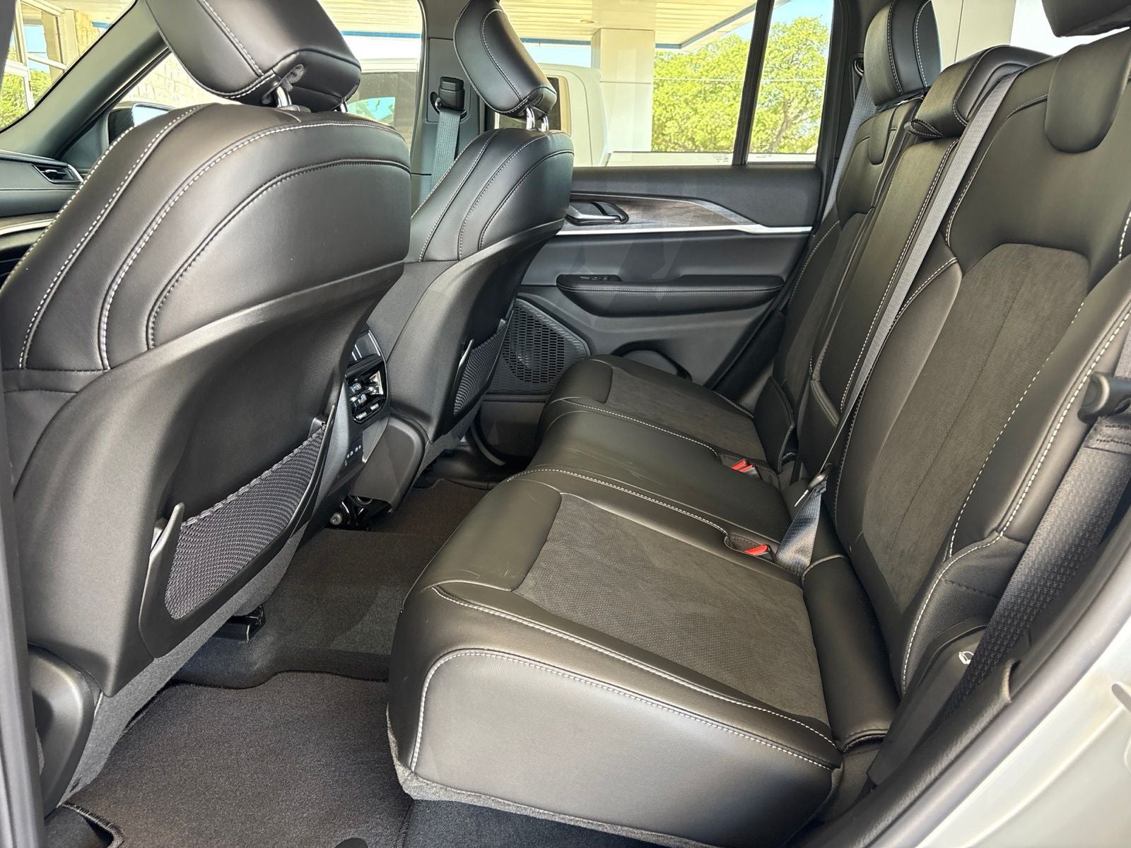 2026 Jeep Grand Cherokee GRAND CHEROKEE LAREDO ALTITUDE 4X2