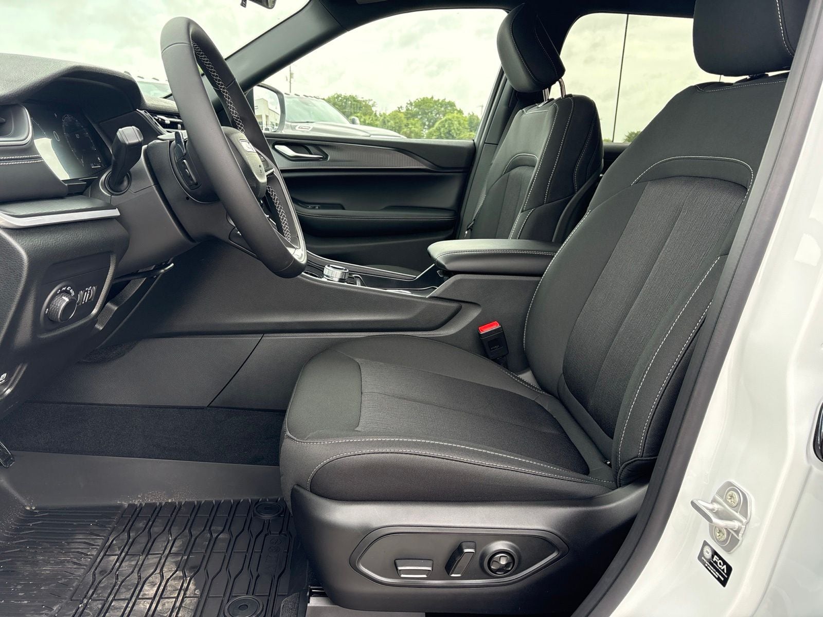 2026 Jeep Grand Cherokee L GRAND CHEROKEE L LAREDO 4X2