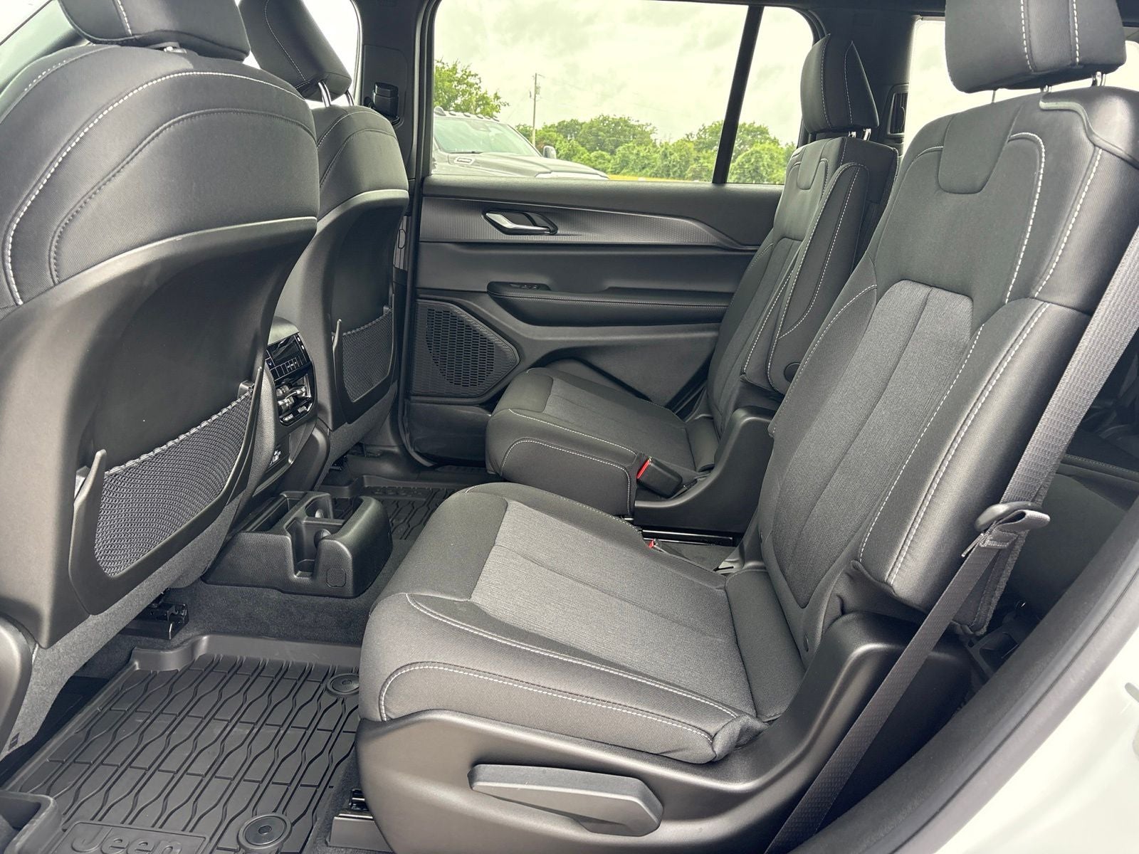 2026 Jeep Grand Cherokee L GRAND CHEROKEE L LAREDO 4X2