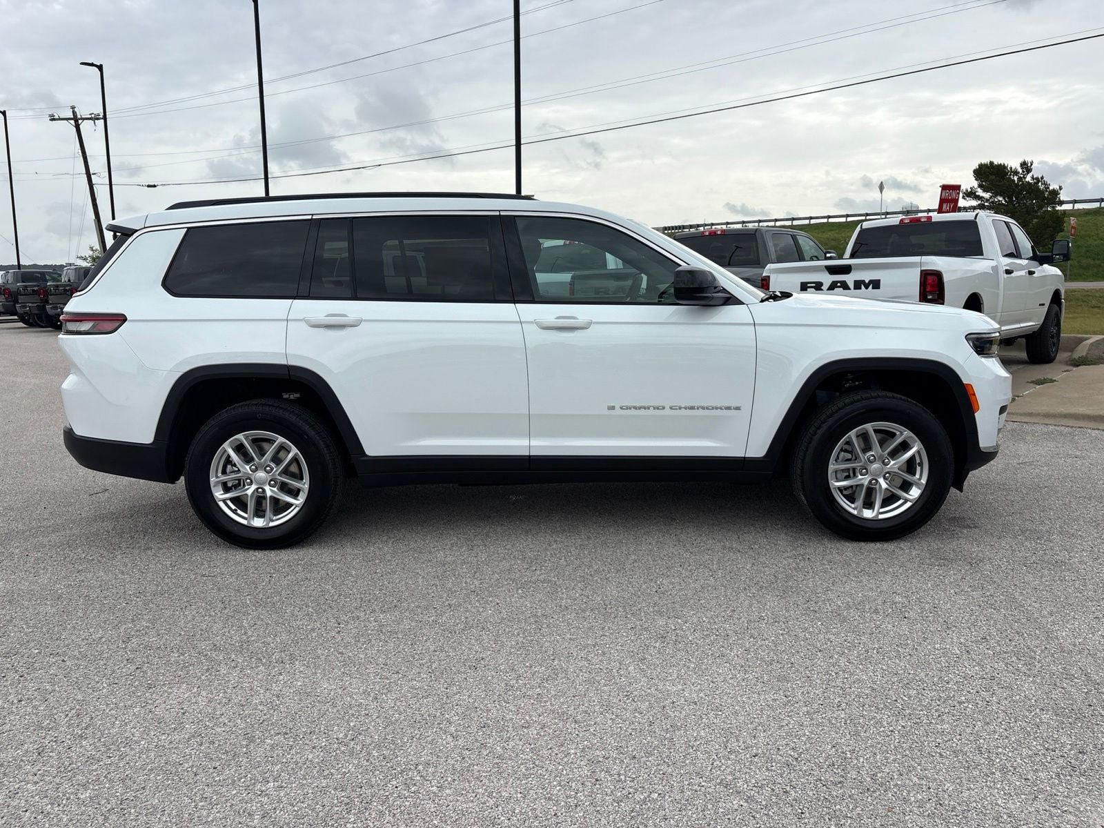 2026 Jeep Grand Cherokee L GRAND CHEROKEE L LAREDO 4X2
