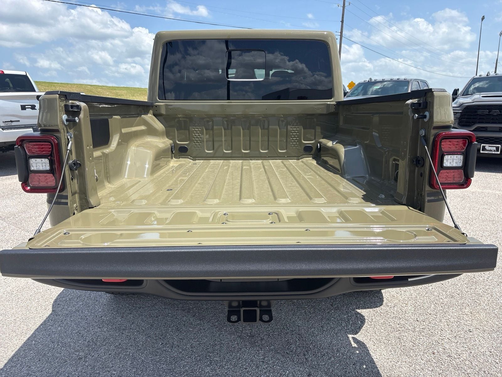 2026 Jeep Gladiator GLADIATOR SHADOW OPS 4X4