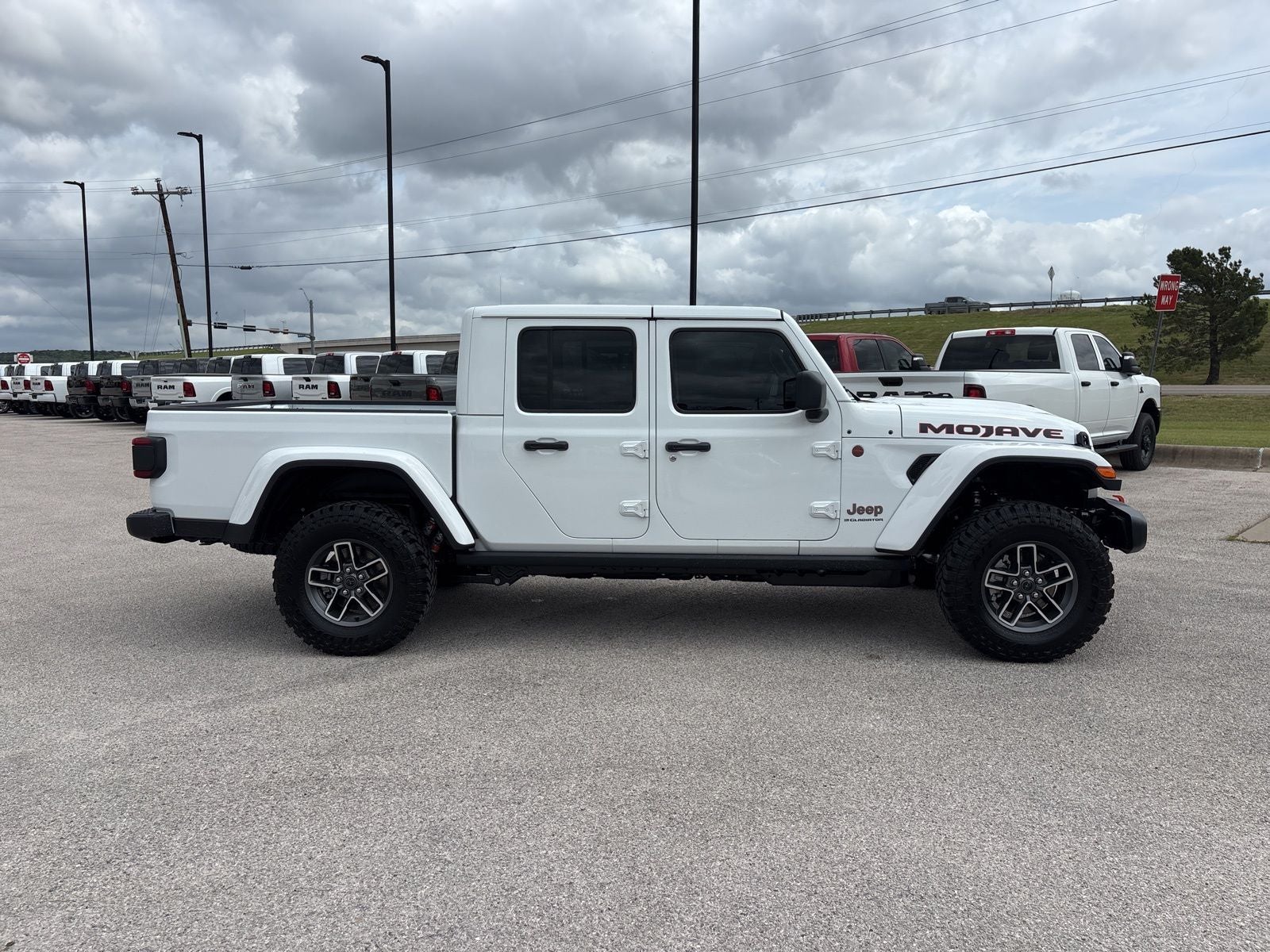 2026 Jeep Gladiator GLADIATOR MOJAVE 4X4