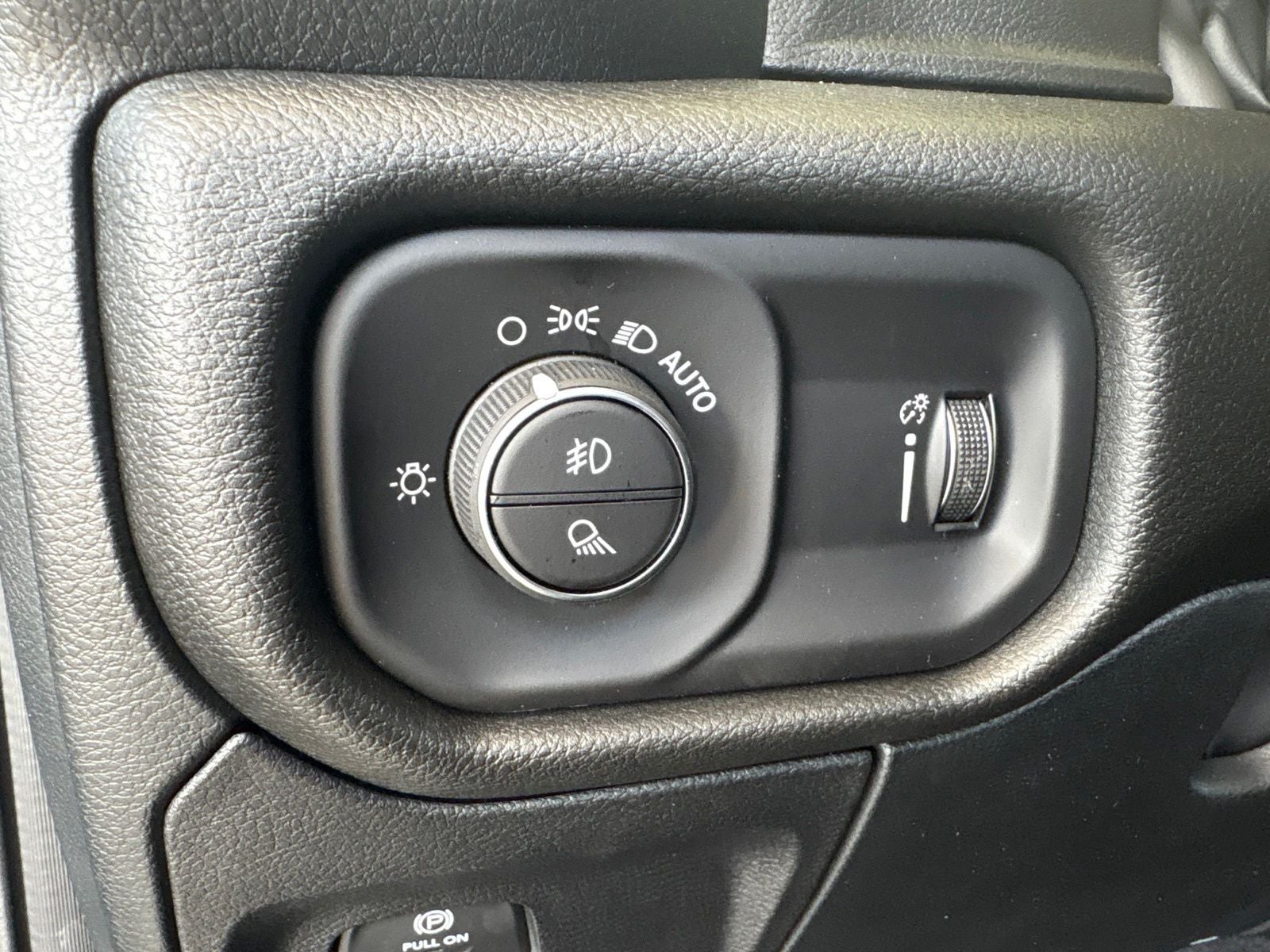 2026 RAM Ram 1500 RAM 1500 EXPRESS QUAD CAB 4X2 6'4' BOX