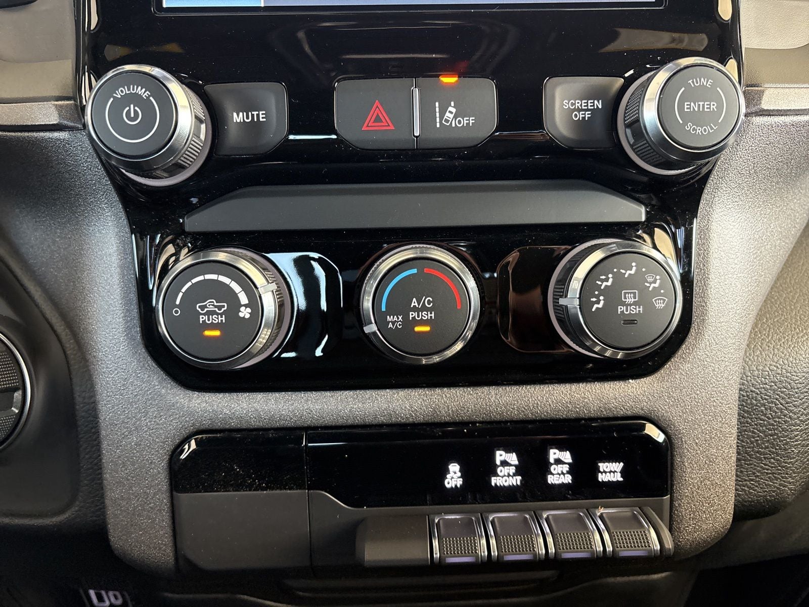 2026 RAM Ram 1500 RAM 1500 EXPRESS QUAD CAB 4X2 6'4' BOX