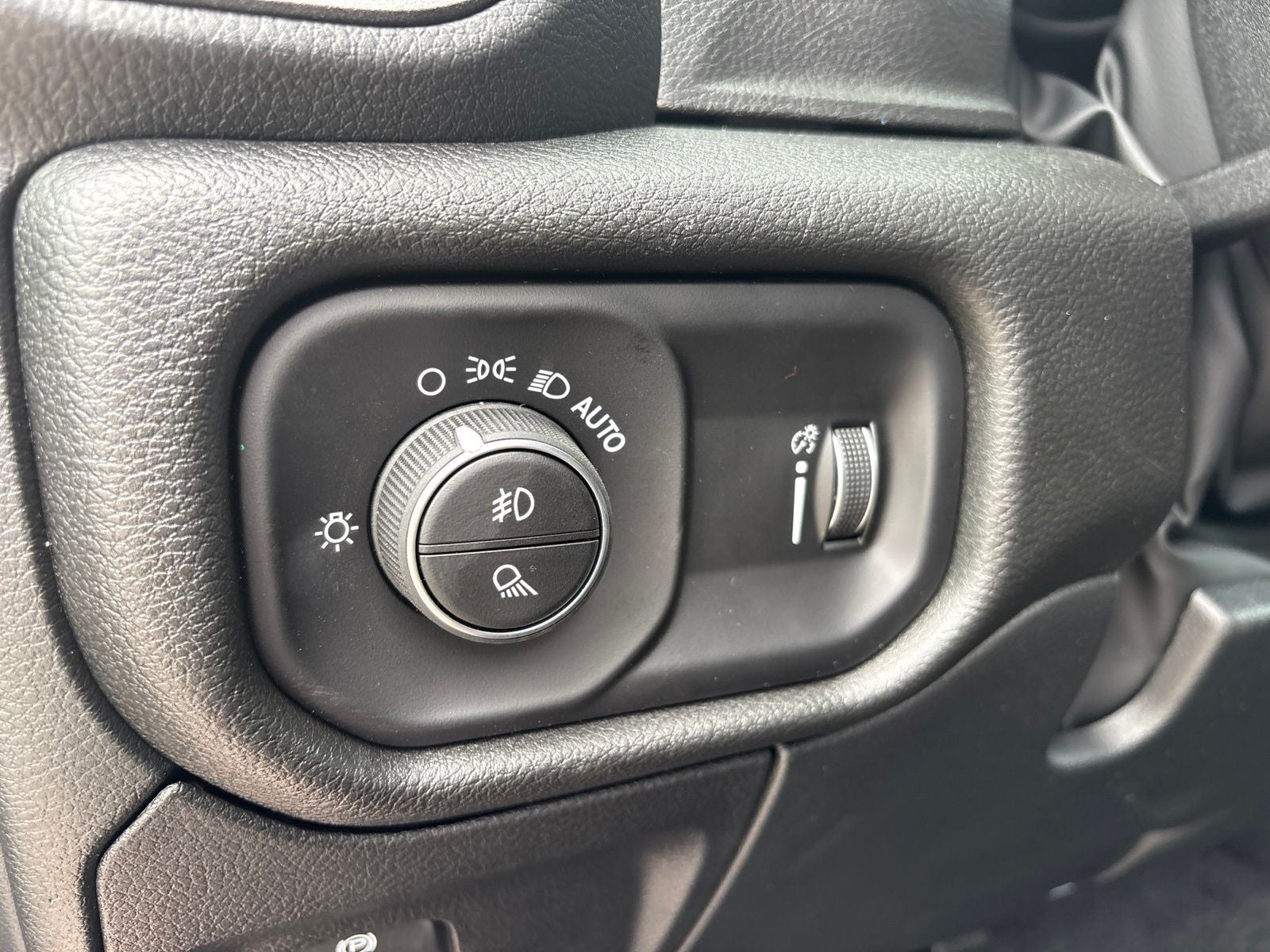 2026 RAM Ram 1500 RAM 1500 EXPRESS QUAD CAB 4X2 6'4' BOX