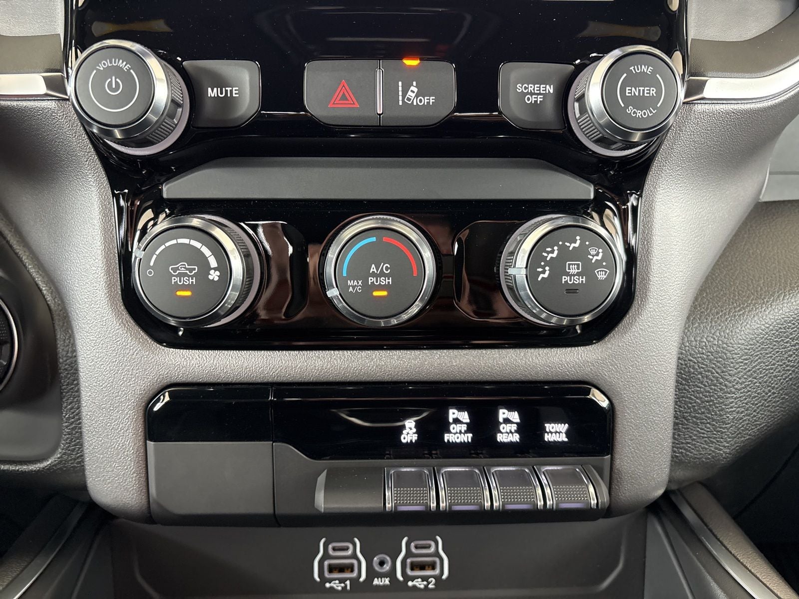 2026 RAM Ram 1500 RAM 1500 EXPRESS CREW CAB 4X4 5'7' BOX