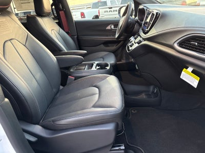 2027 Chrysler Pacifica PACIFICA SELECT
