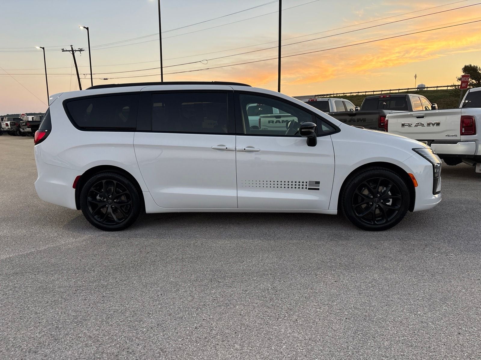 2027 Chrysler Pacifica PACIFICA SELECT