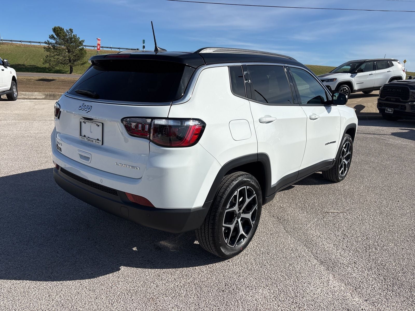 2026 Jeep Compass COMPASS LIMITED 4X4