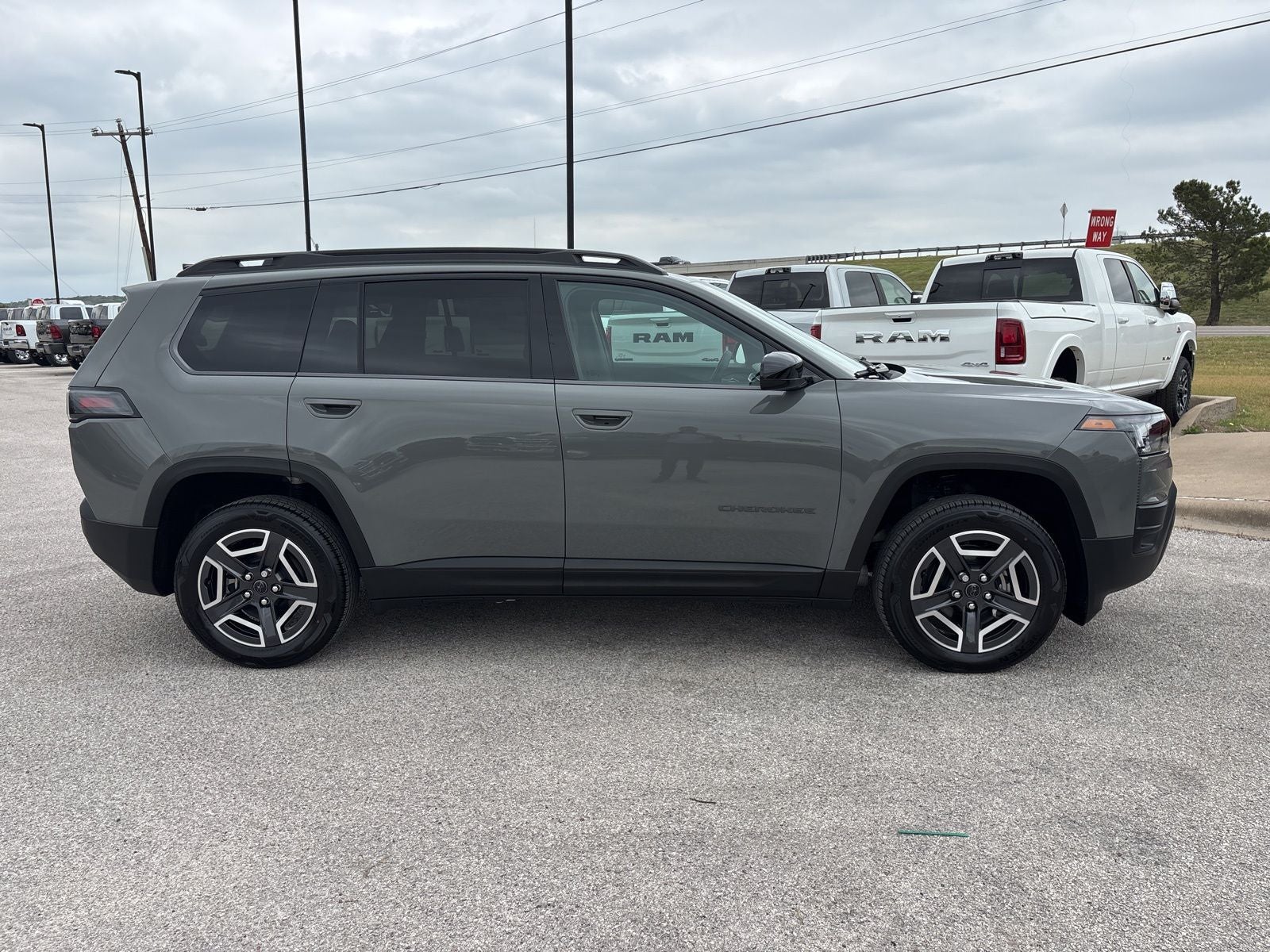 2026 Jeep Cherokee CHEROKEE LAREDO 4X4