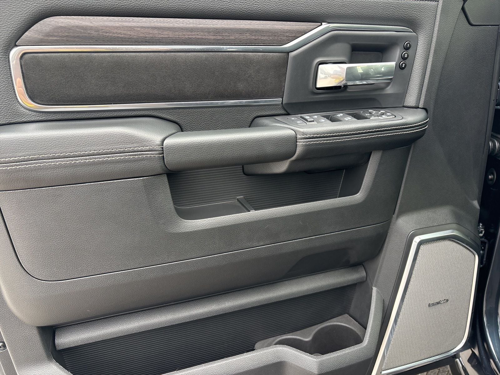 2026 RAM Ram 3500 RAM 3500 LARAMIE MEGA CAB 4X4 6'4' BOX