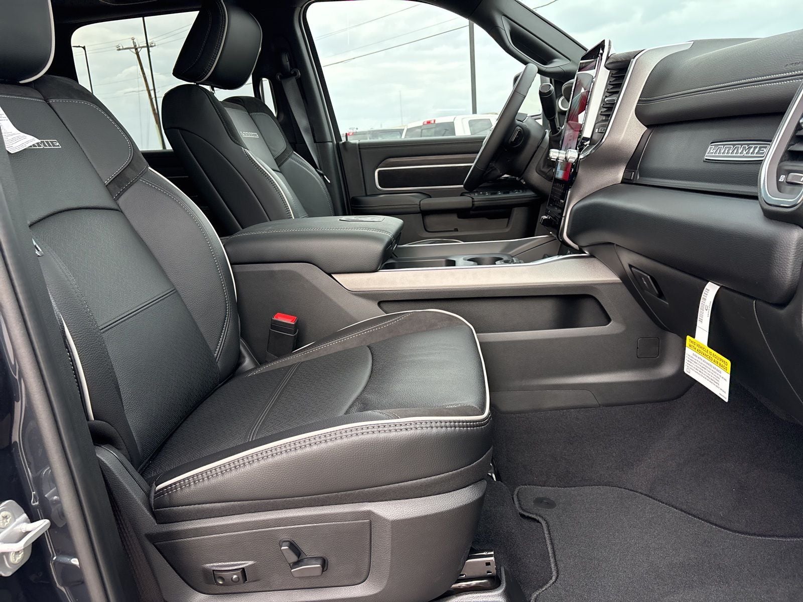 2026 RAM Ram 3500 RAM 3500 LARAMIE MEGA CAB 4X4 6'4' BOX