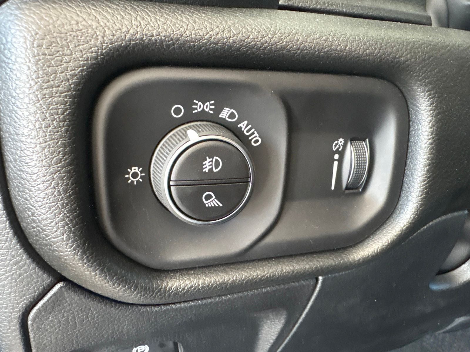 2026 RAM Ram 1500 RAM 1500 EXPRESS CREW CAB 4X2 5'7' BOX