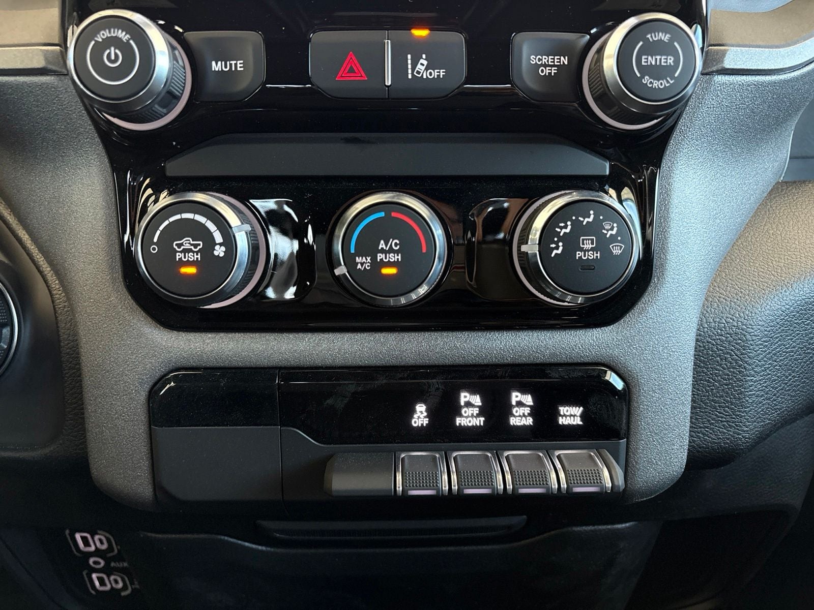 2026 RAM Ram 1500 RAM 1500 EXPRESS CREW CAB 4X2 5'7' BOX