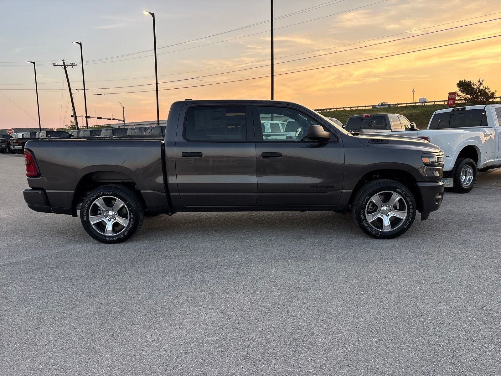 2026 RAM Ram 1500 RAM 1500 EXPRESS CREW CAB 4X2 5'7' BOX