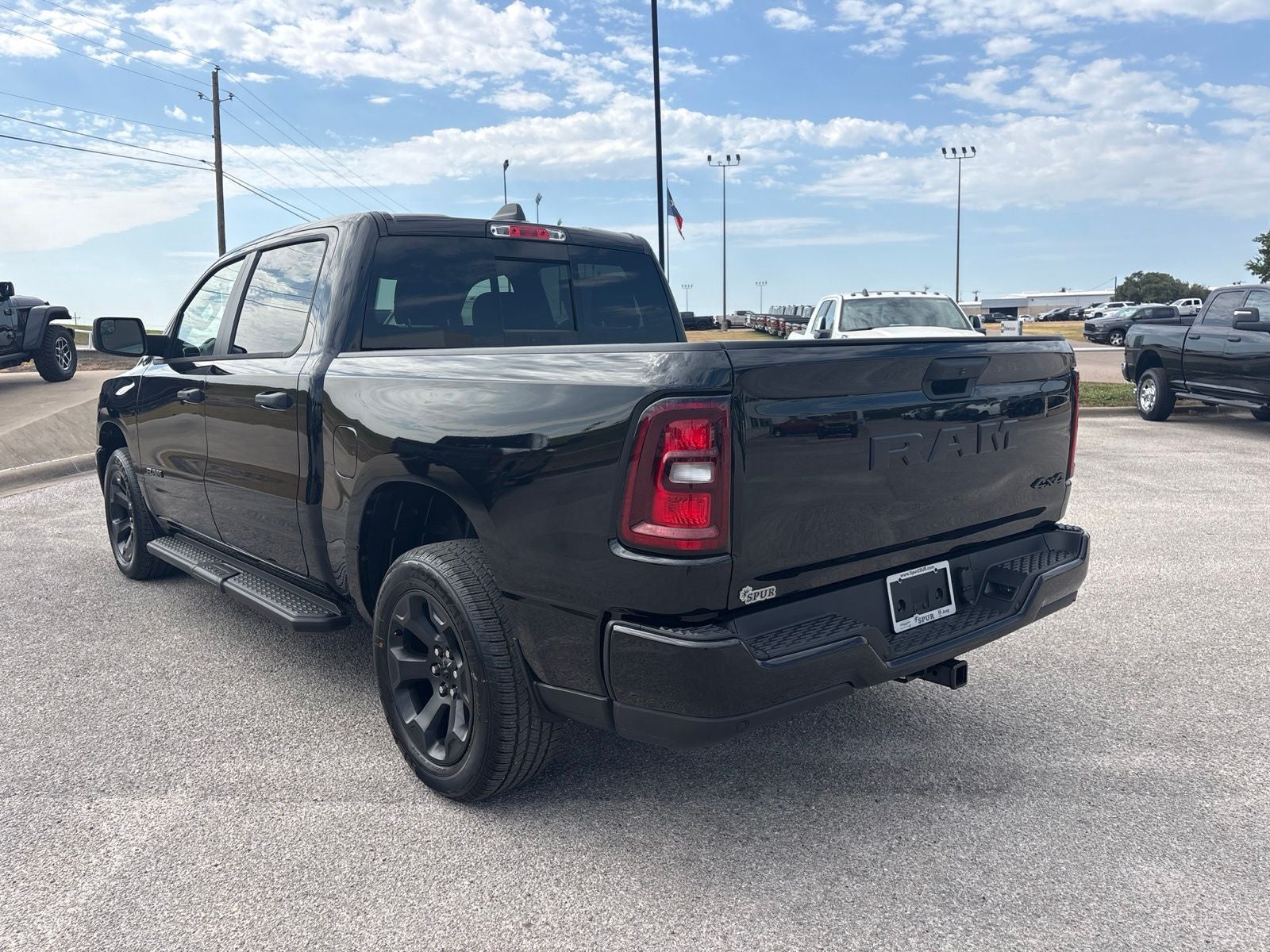 2026 RAM Ram 1500 RAM 1500 EXPRESS CREW CAB 4X4 5'7' BOX