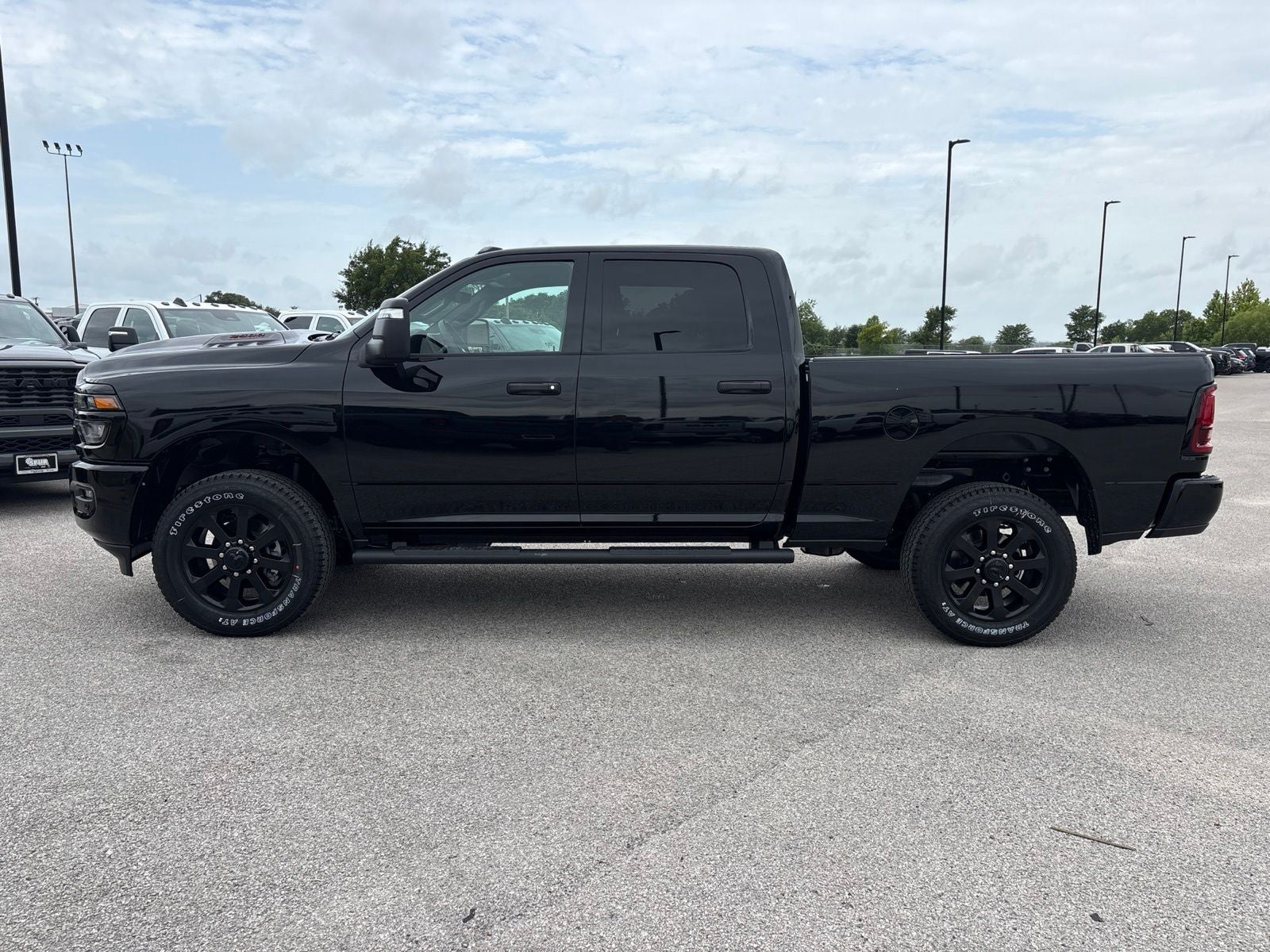 2026 RAM Ram 2500 RAM 2500 BLACK EXPRESS CREW CAB 4X4 6'4' BOX