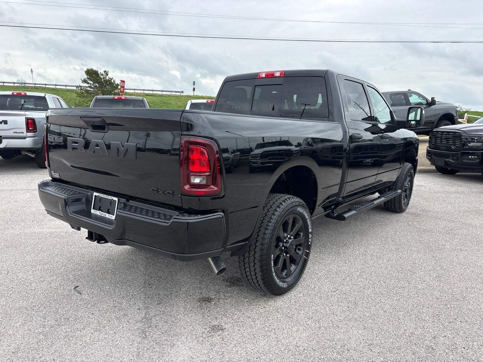 2026 RAM Ram 2500 RAM 2500 BLACK EXPRESS CREW CAB 4X4 6'4' BOX