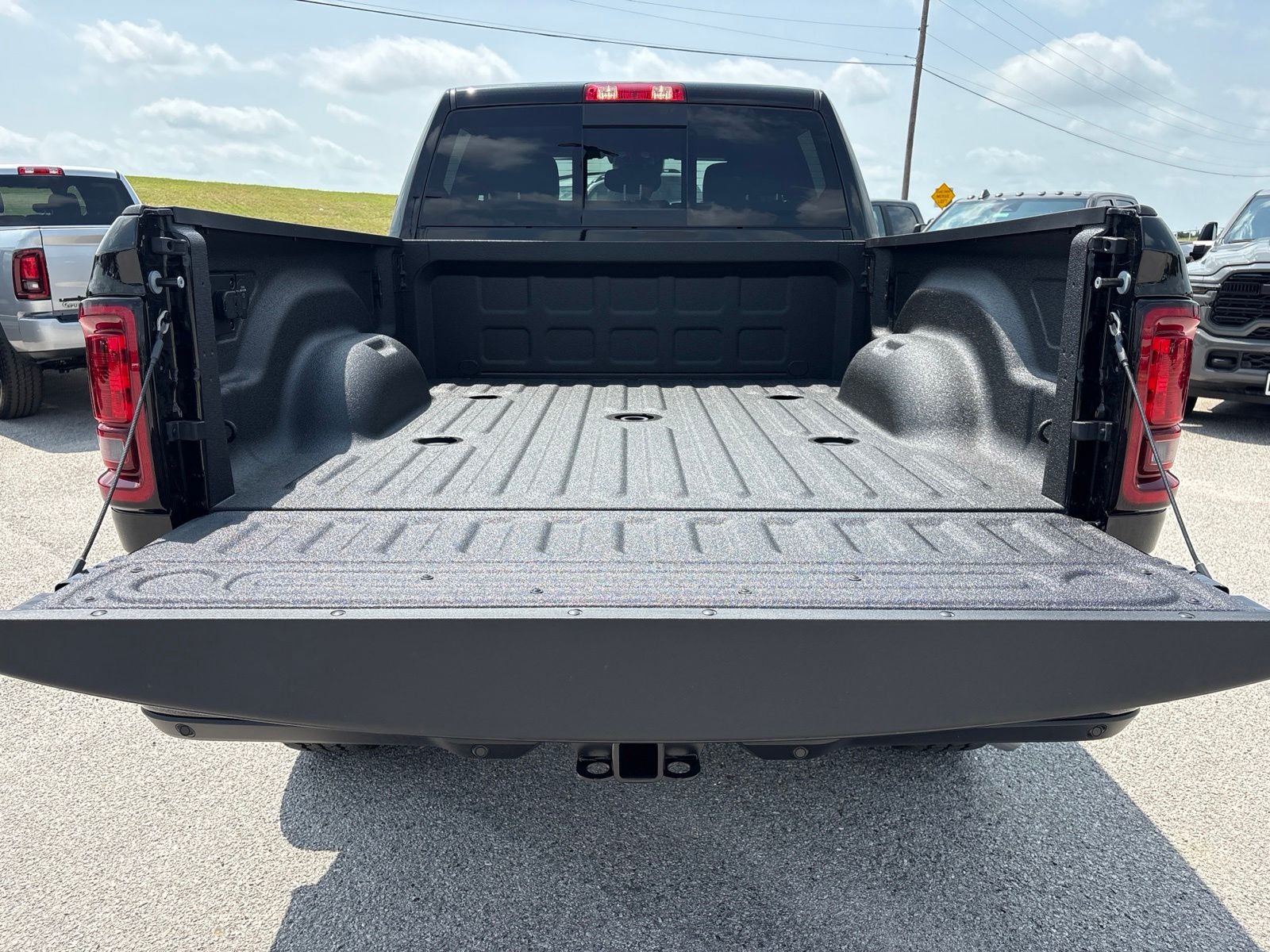 2026 RAM Ram 2500 RAM 2500 BLACK EXPRESS CREW CAB 4X4 6'4' BOX