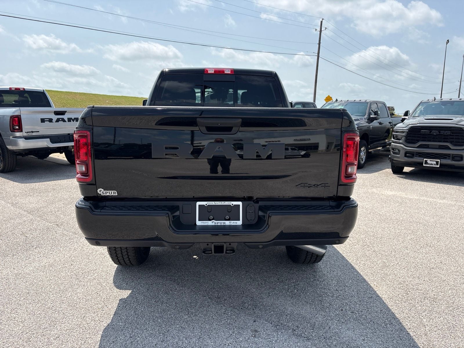 2026 RAM Ram 2500 RAM 2500 BLACK EXPRESS CREW CAB 4X4 6'4' BOX
