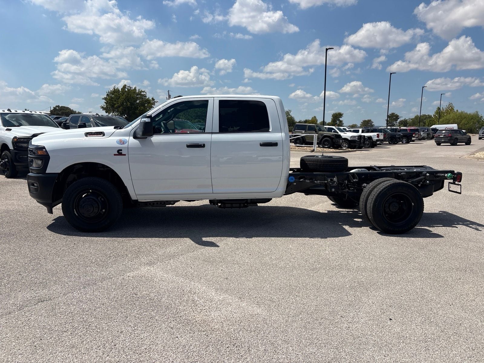 2027 RAM Ram 3500 Chassis Cab RAM 3500 TRADESMAN CREW CAB CHASSIS 4X4 60' CA