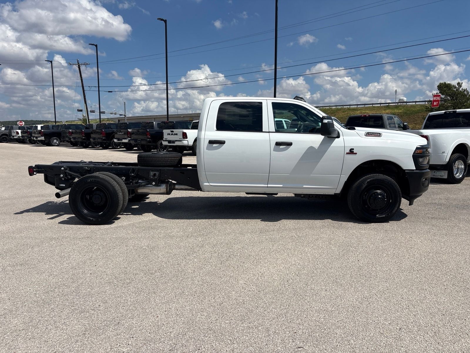 2027 RAM Ram 3500 Chassis Cab RAM 3500 TRADESMAN CREW CAB CHASSIS 4X4 60' CA