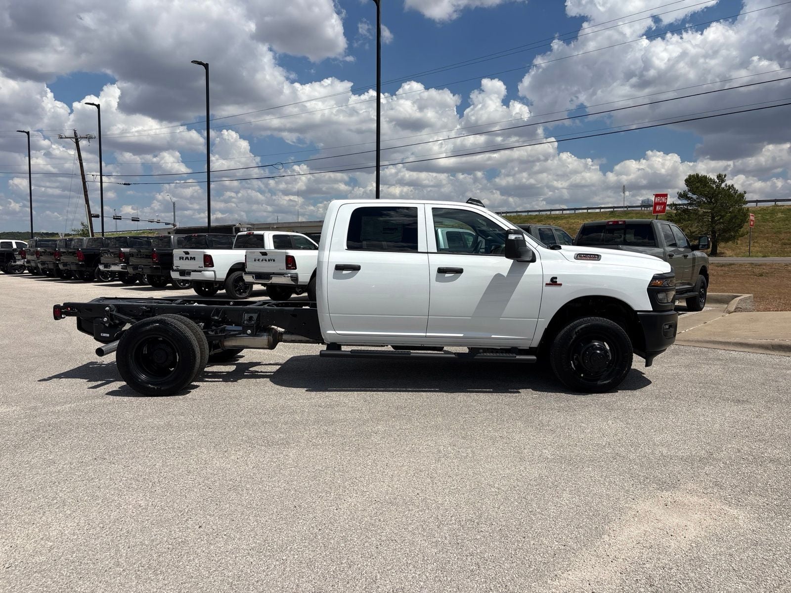2027 RAM Ram 3500 Chassis Cab RAM 3500 TRADESMAN CREW CAB CHASSIS 4X4 60' CA
